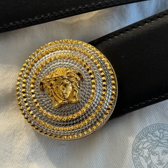 New Authentic Versace Black leather gold/silver tone Medusa-buckle belt - Picture 2 of 16